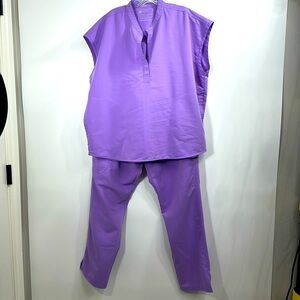 Figs Women’s Two Piece Scrub Set Rafaela Top and Kade Pants purple size XL.